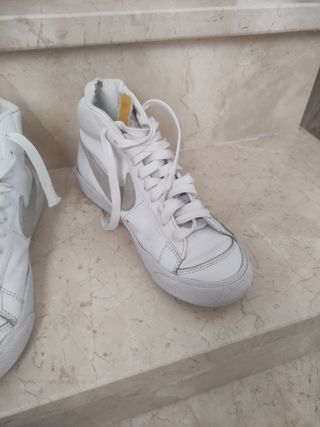 Zapatillas Nike Blazer Blancas y Grises