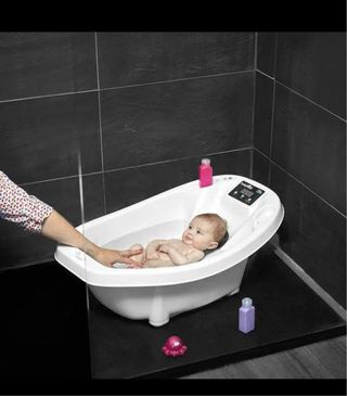 Bañera para bebé con báscula