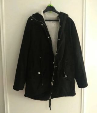 Parka Negra con Forro de Borrego