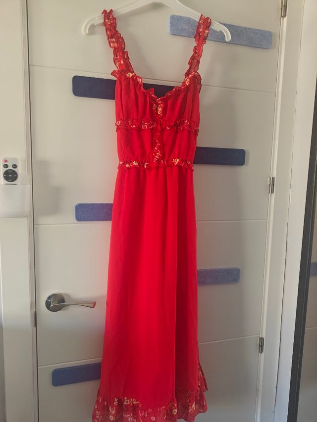 Vestido largo rojo con volantes