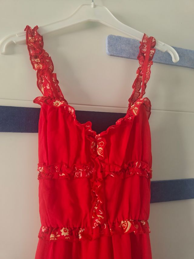 Vestido largo rojo con volantes