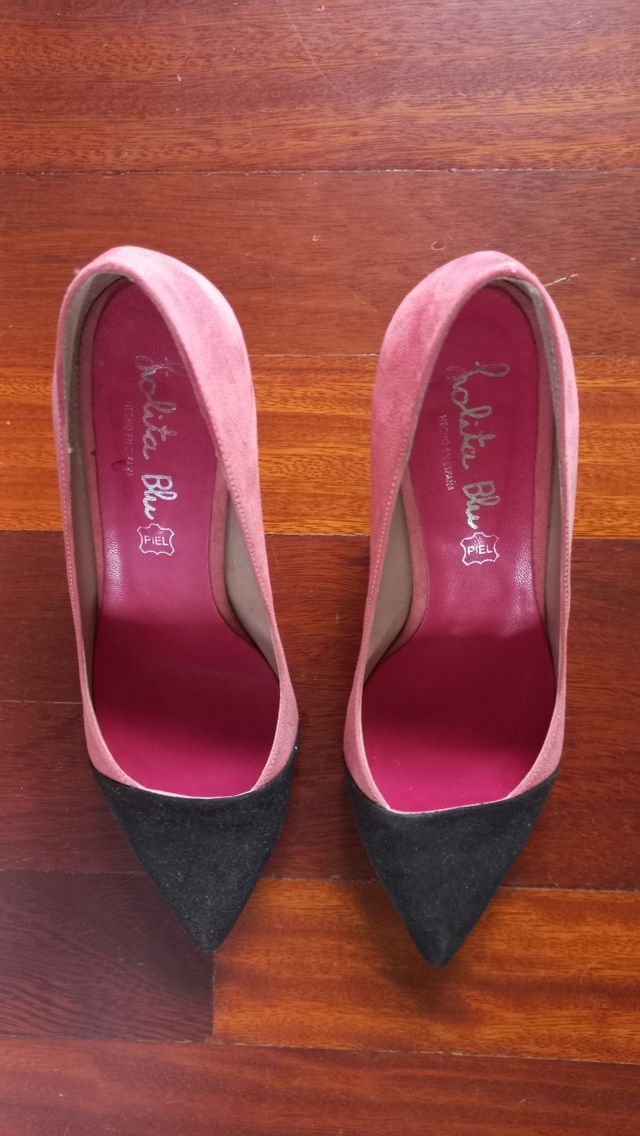 Zapatos de tacón rosa y negro