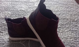 Botines granates con talón en piel, talla estrecha
