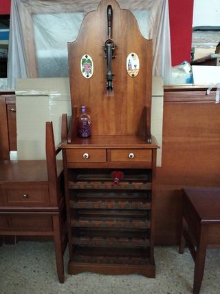 Cantinetta per vino in legno massello. Colore noce.