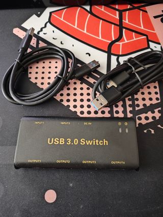 Switch USB 3.0 de 2 entradas y 4 Puertos