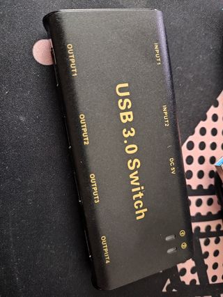 Switch USB 3.0 de 2 entradas y 4 Puertos