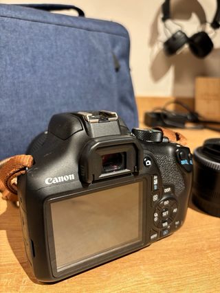 Cámara Canon EOS 1300D + 2 objetivos + accesorios