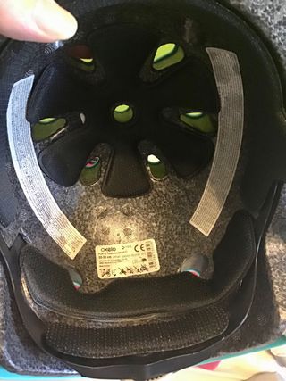 Casco, protecciones y bolsa Oxelo