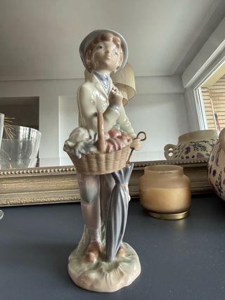 Figura Porcelana Lladro Niño Cesta Paraguas