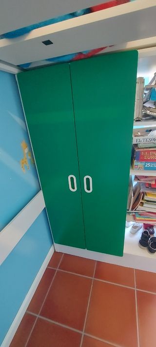 Litera Ikea con armario y escritorio