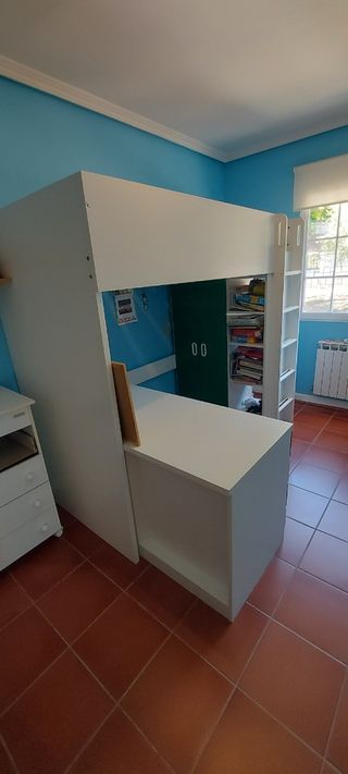 Litera Ikea con armario y escritorio