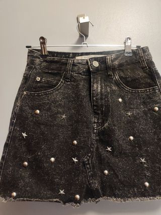 Falda vaquera Bershka tachuelas estrellas