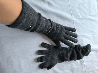 Guantes largos grises con pedrería