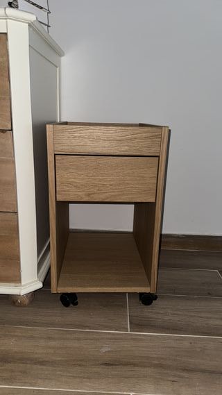 Comodino Ikea Mesa in legno e bianco