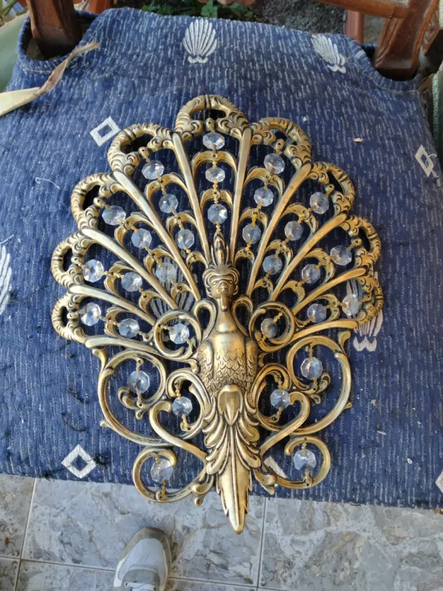 Lampada da parete decorativa in metallo e vetro