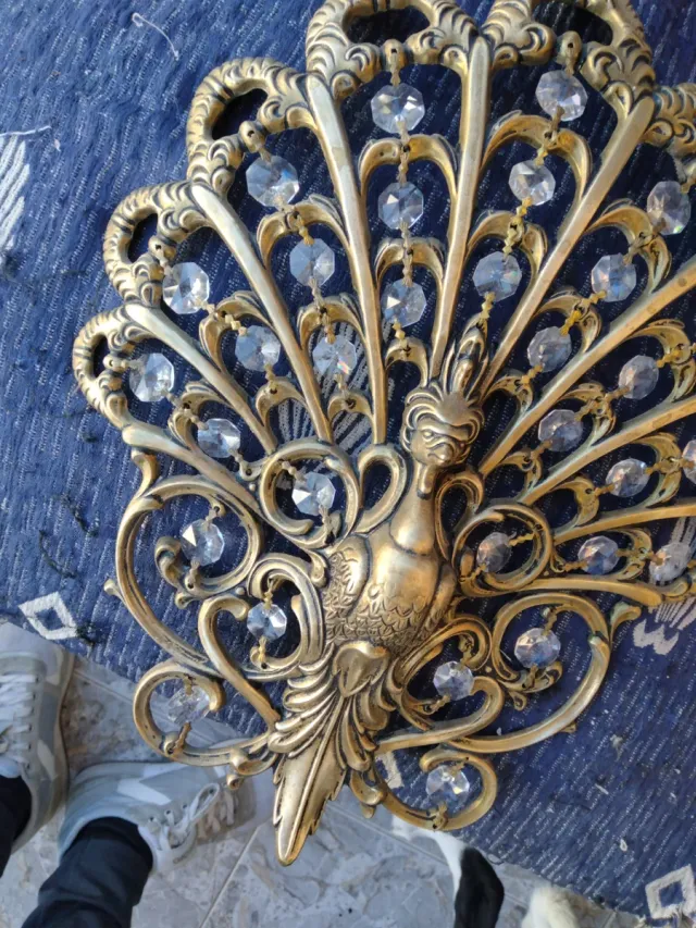 Lampada da parete decorativa in metallo e vetro