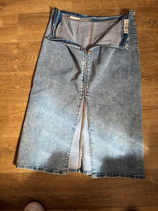 Falda vaquera elástica con abertura