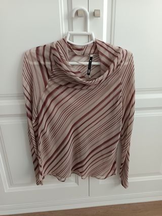 Blusa transparente con rayas