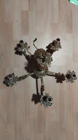 Lámpara de araña de 5 brazos dorada