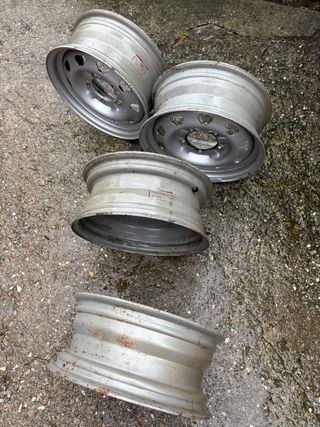 Llantas de acero plateadas