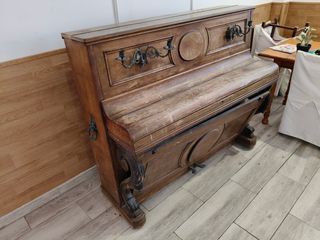 Se vende piano antiguo Bourriot 