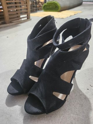 Tacones Negros Abiertos