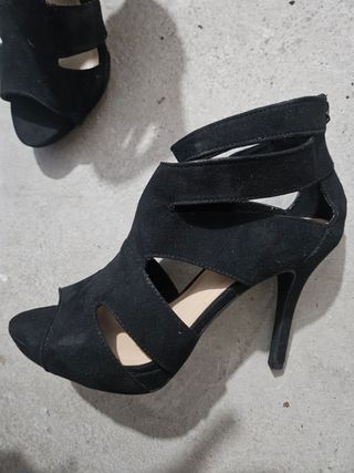 Tacones Negros Abiertos