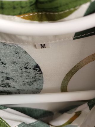 Blusa verde con lunares