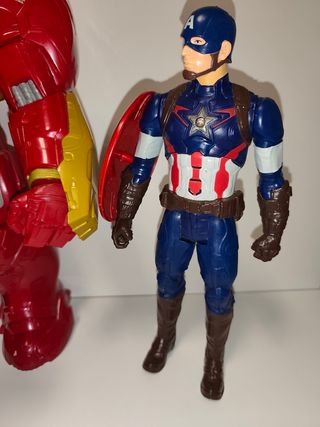 4 figuras de los Vengadores interactivas.