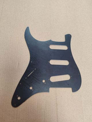 Golpeador Stratocaster SSS Negro 3 Capas