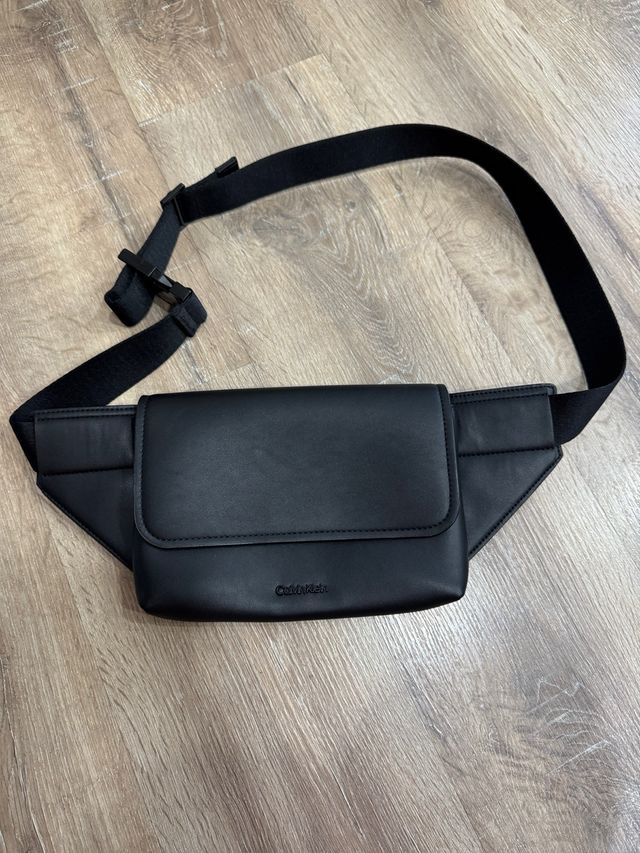 Riñonera Calvin Klein Negra
