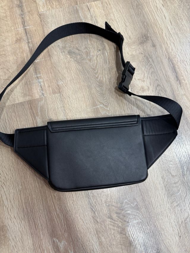 Riñonera Calvin Klein Negra