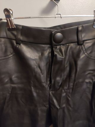 Pantalón polipiel negro