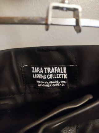 Pantalón polipiel negro