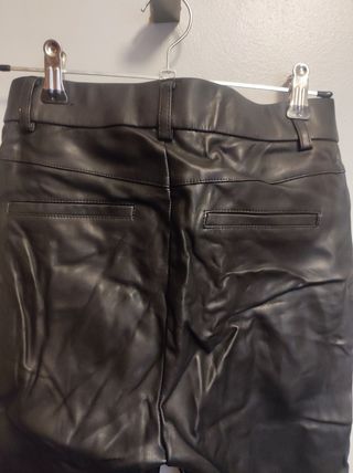 Pantalón polipiel negro