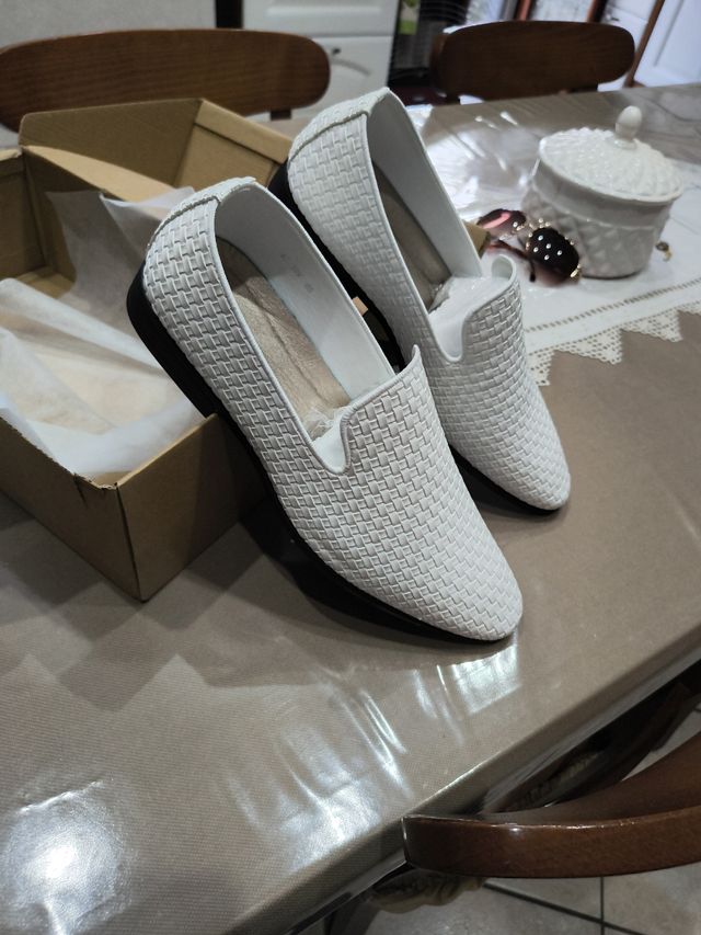 Scarpe eleganti bianche intrecciate