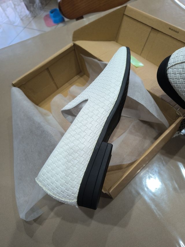 Scarpe eleganti bianche intrecciate