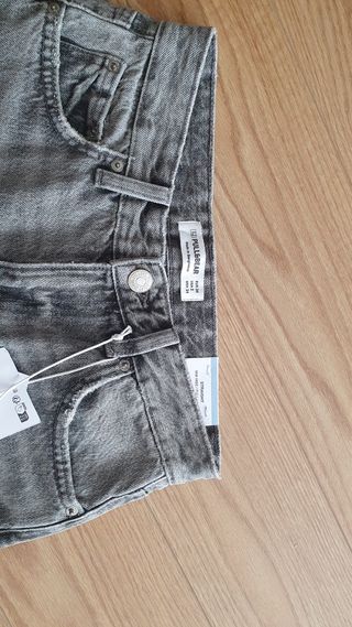 Pantalón vaquero gris Pull and Bear