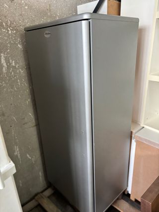 Armadio ausiliario con finitura metallica