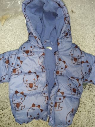 Kispo de bebé azul com padrão de dinossauros