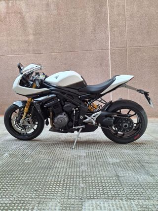 TRIUMPH SPEED TRIPLE 1200 RR