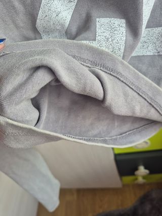 Camiseta crop gris manga larga