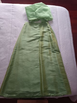 Falda y chal verde satinado