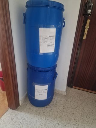 Fusto in plastica blu da 60 litri con manici