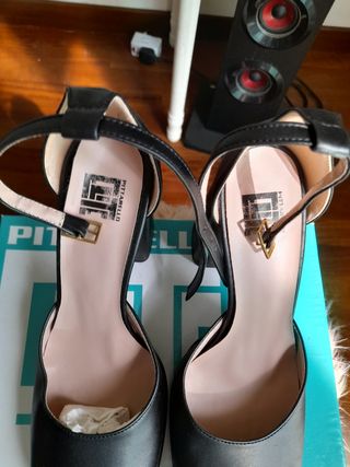 Scarpe Pittarello nere con tacco