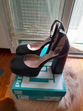 Scarpe Pittarello nere con tacco