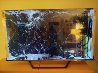 Televisión 65 a estrenar - Pantalla rota
