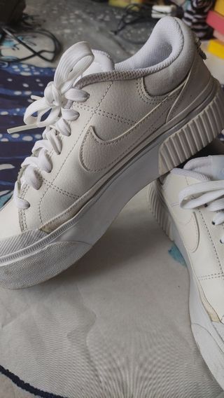 Nike blancas