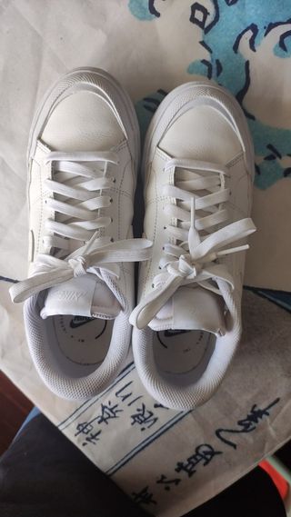 Nike blancas