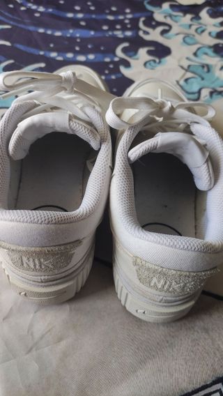 Nike blancas